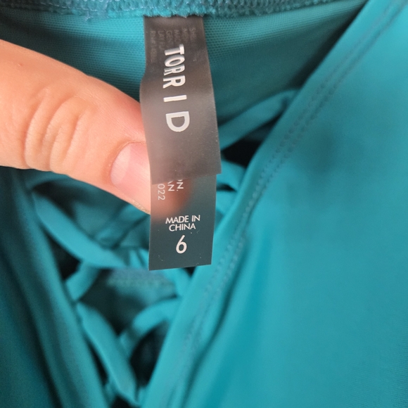 Torrid 6(6X) Wireless XO Triangle Padded Tankini Swim TOP ONLY - Picture 5 of 9